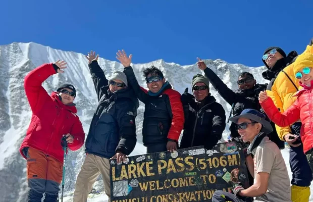 Manaslu Larke Pass Trek 14 Days