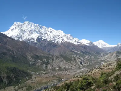 Annapurna Circuit Guided Trek vs Independent Trek