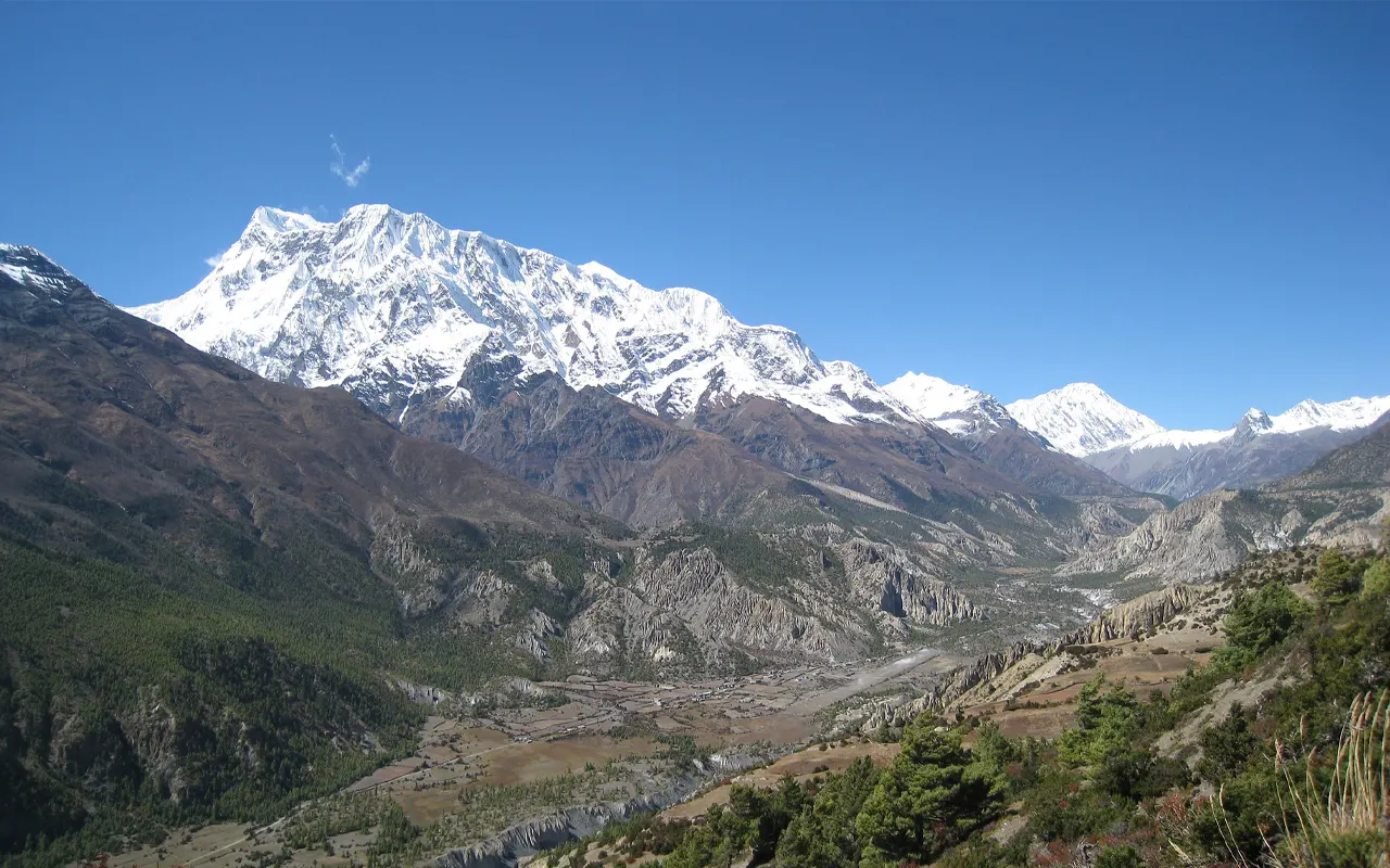 Annapurna Circuit Guided Trek vs Independent Trek