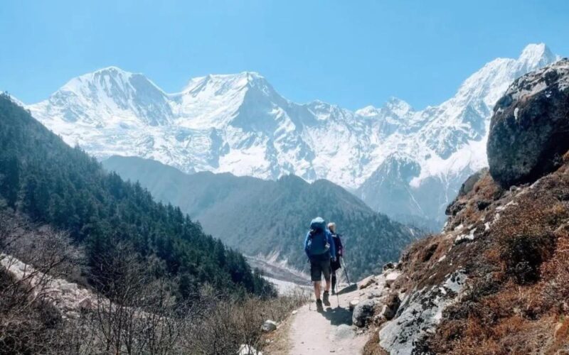A 16-Day Route That Builds Naturally