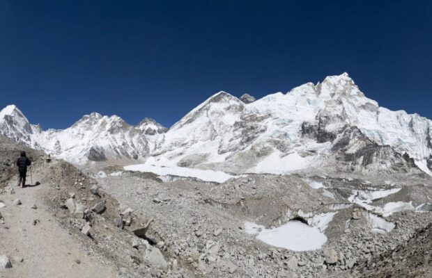 Everest Base Camp Trek – 14 Days: The Complete Nepal Trekking Guide with Itinerary